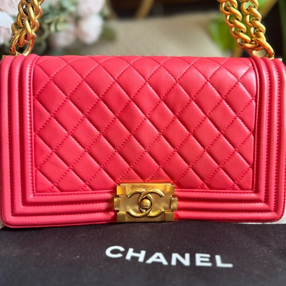 Chanel Old Medium Boy✨PRICE is FIRM✨ - Picture 15 of 16